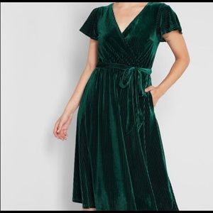 ModCloth Emerald Velvet Pleated Dress
